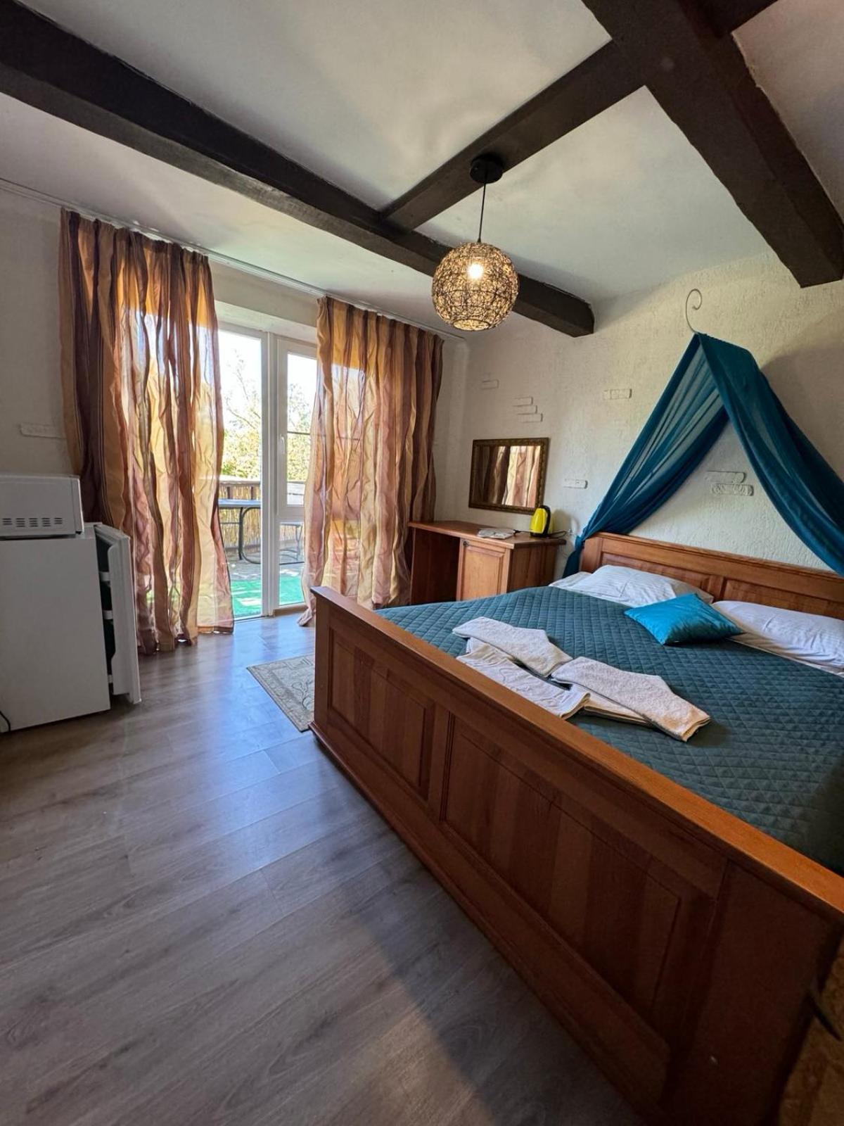 Mayak Resort Kamjanyi Potoki Szoba fotó